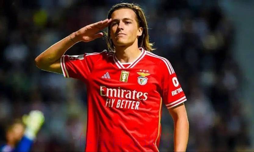 罗马诺:皇马签下左后卫A费 分期支付5000万欧 罗马诺:皇马签下左后卫A费 分期支付5000万欧